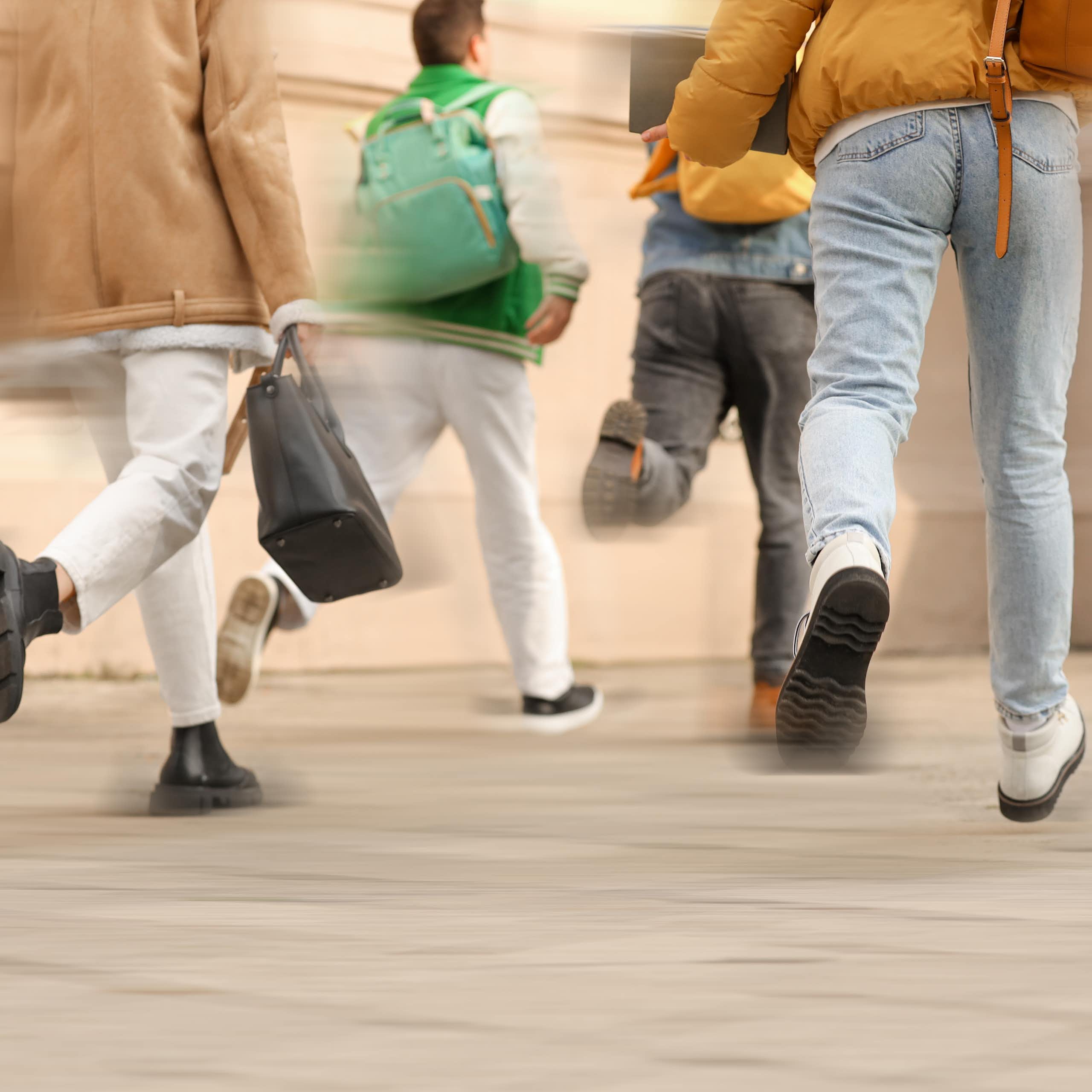 Des étudiants courent