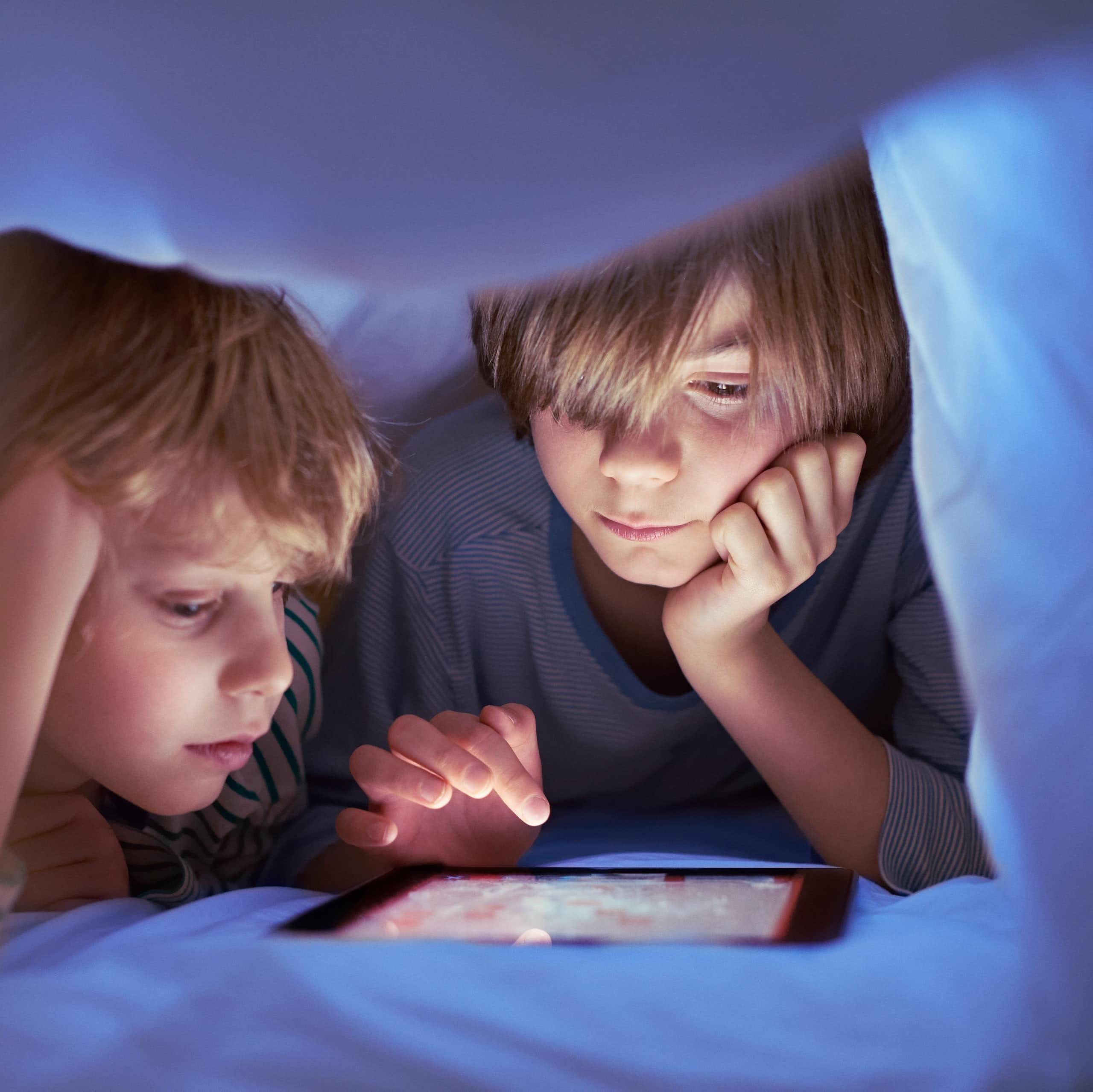 El verdadero efecto de las pantallas en el sueño de los adolescentes