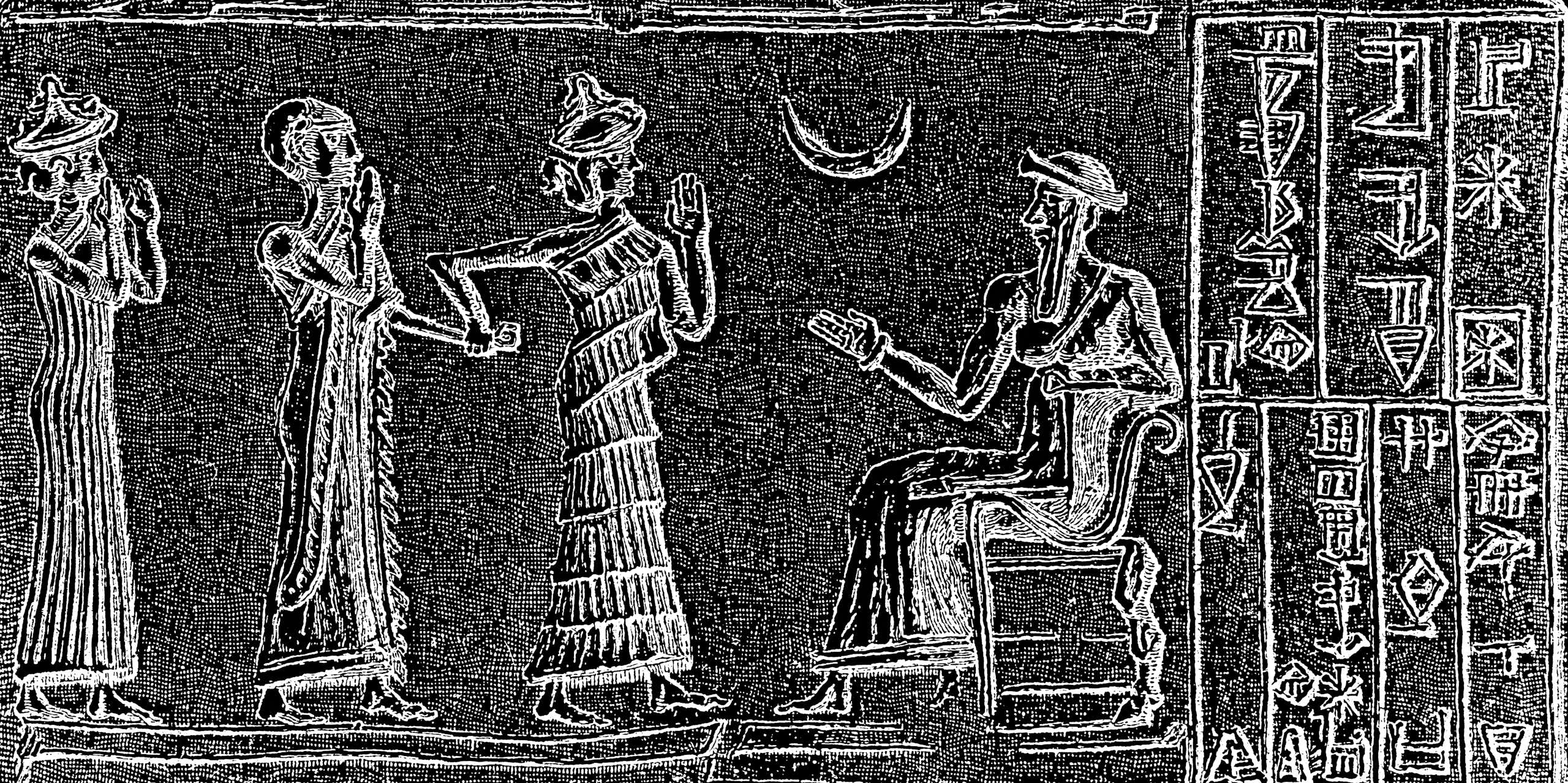 relevo de três pessoas se aproximando de uma pessoa sentada, uma lua crescente é visível ao lado de três colunas de hieróglifos