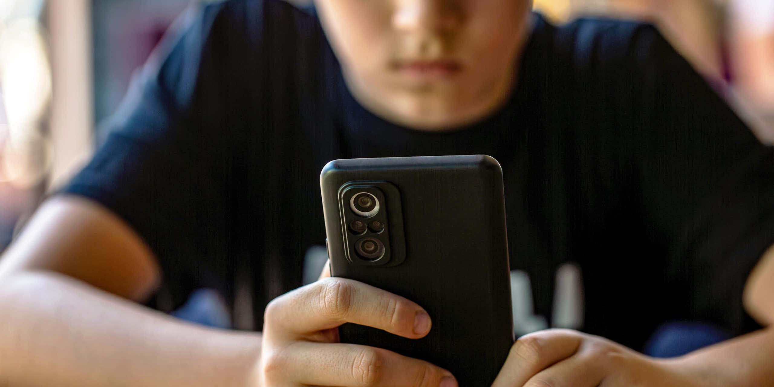 El consumo temprano o excesivo de pornografía y su efecto en la salud física y mental del adolescente