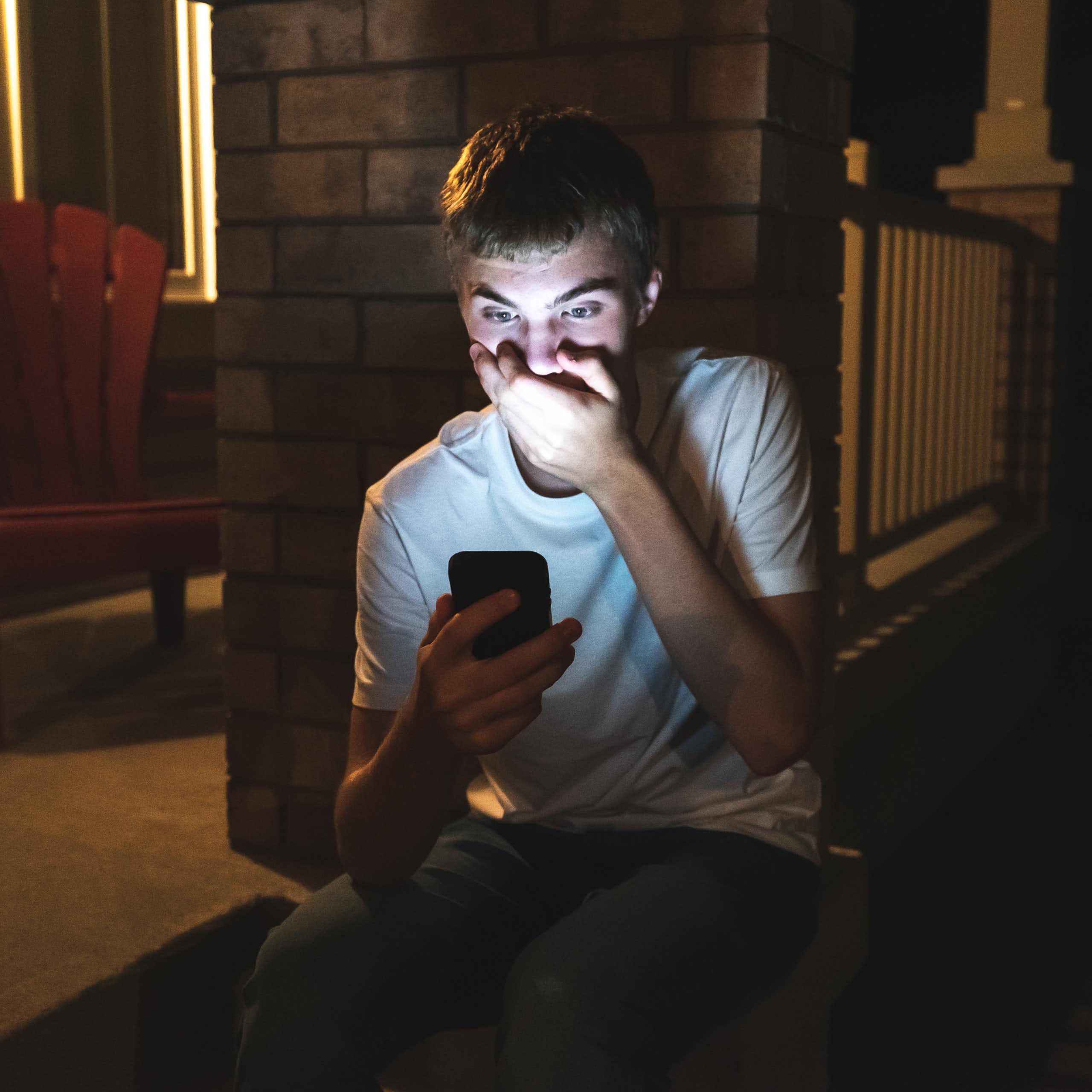 O envio de mensagens eróticas-sexuais, ou ‘sexting’, e seu impacto entre os adolescentes