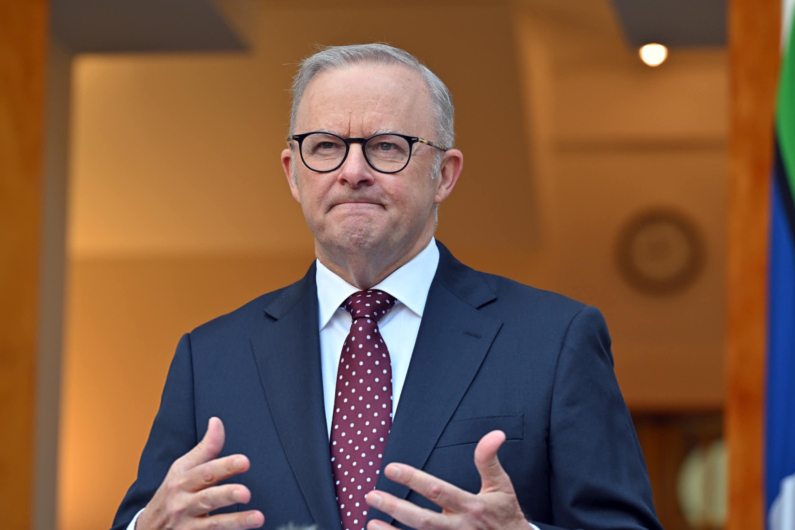 Labor’s in with a fighting chance, but must work around an unpopular leader