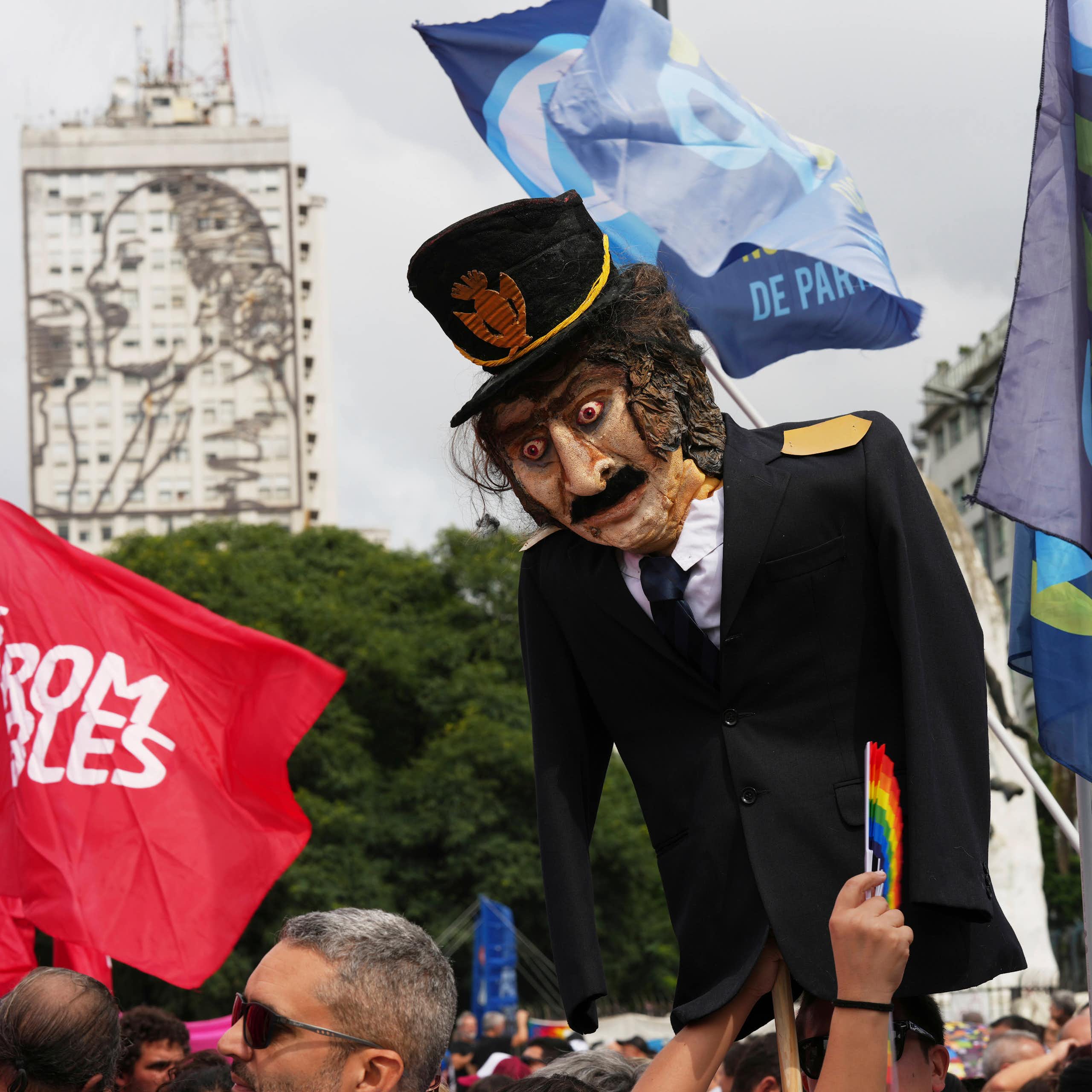 O fator Milei: como a incerteza política, a crise econômica e o risco de caos social na Argentina já afetam o Brasil